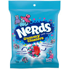 Canada Nerds Gummy Clusters Very Berry Peg Bag Display 142g 10ct (CAN) - candynow.ca